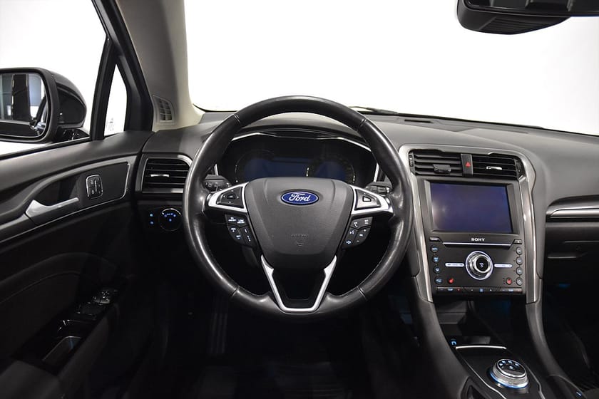 Bild 2 av Ford Mondeo Kombi 2.0 AWD Titanium Drag AdaptivF Rattv B-kam Navi