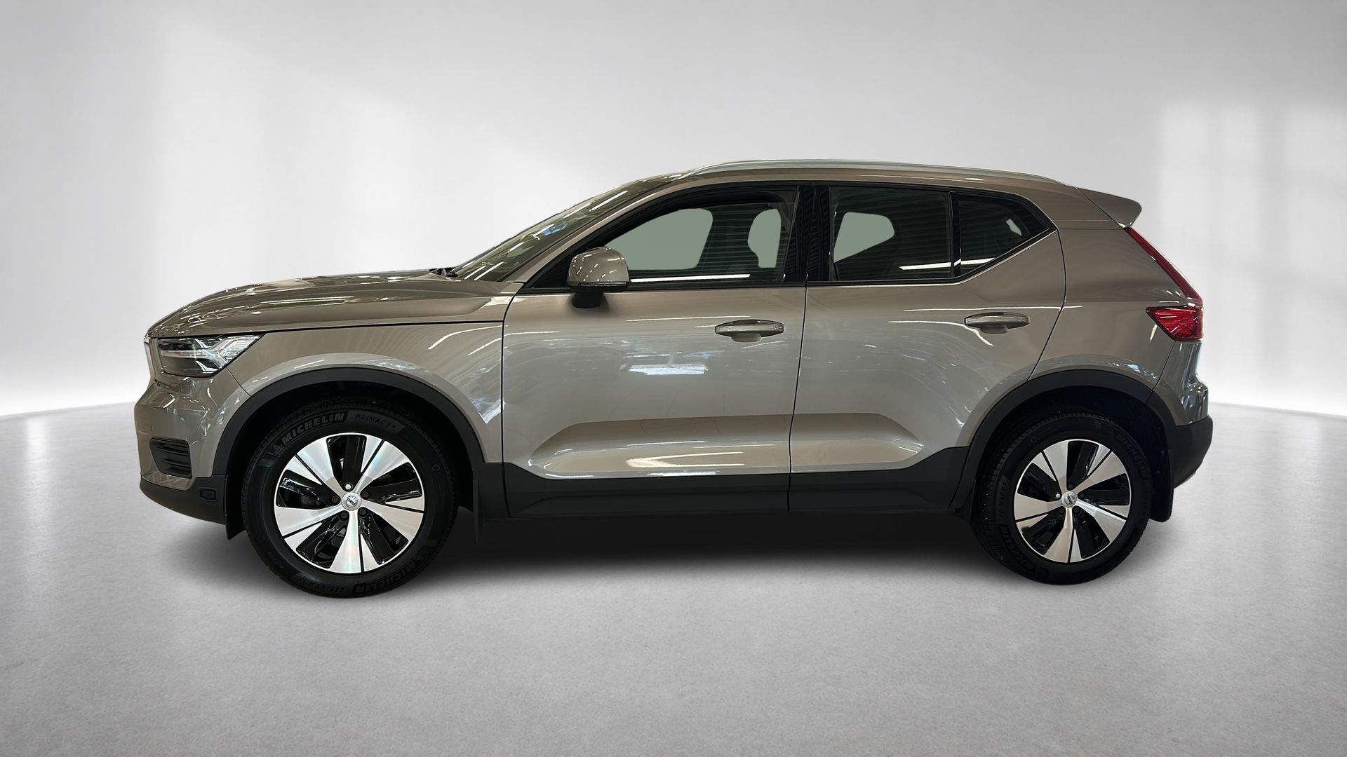 Volvo XC40 T2 FWD Momentum Advanced 2022, kuva 3/10