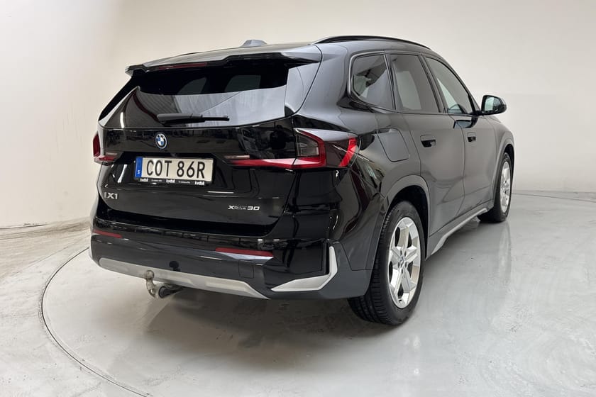 Bild 3 av BMW iX1 xDrive30 xDrive30, U11 (313hk) xLine