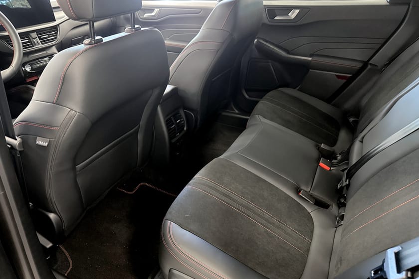 Bild 3 av Ford Kuga Plug-In Hybrid ST-Line X 2.5 FWD 243hk Black Edition CVT