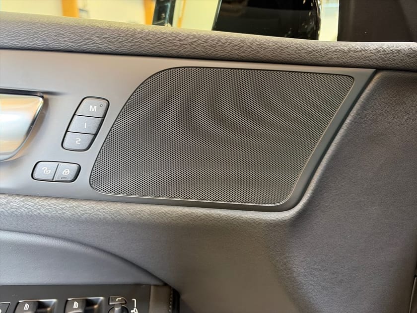 Bild 5 av Volvo V60 T6 Plus Dark Edition, Läderklädsel, Parkeringskamera 360, Elstolar fram, Baklucka Elmanövrerad