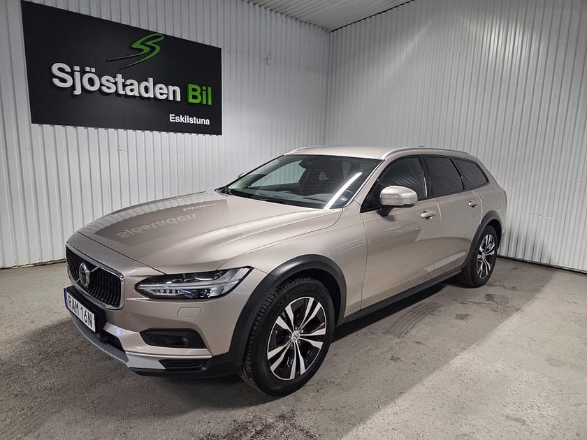 Bild 1 av Volvo V90 Cross Country B4 AWD Automat Bränslevärmare Dragkrok Backkamera