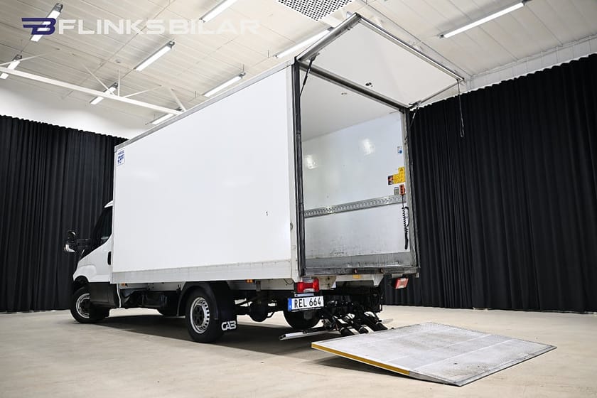 Bild 2 av Iveco Daily 35-160 Chassi Cab 156HK Automat|Volymskåp|BG-Lyft|EnÄgare|NyKamrem|Moms