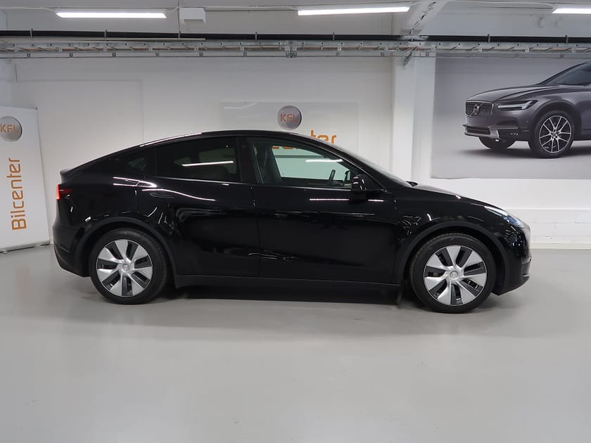 Bild 5 av Tesla Model Y Long Range AWD V-Däck ingår Drag-Skinn-Pano-Kamera-Navi