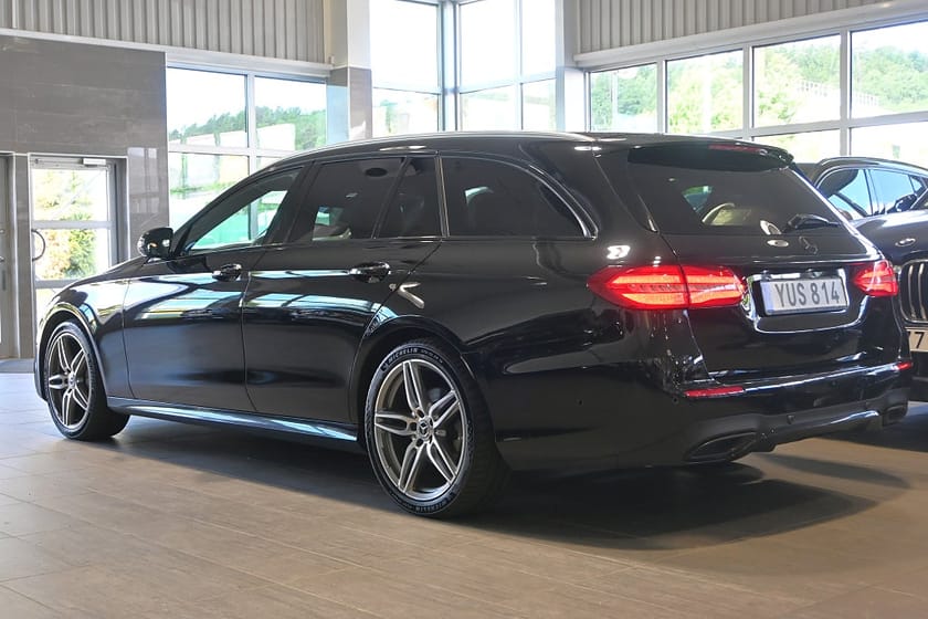 Bild 3 av Mercedes-Benz E 220 T d 4MATIC AMG Sky Burmester Drag