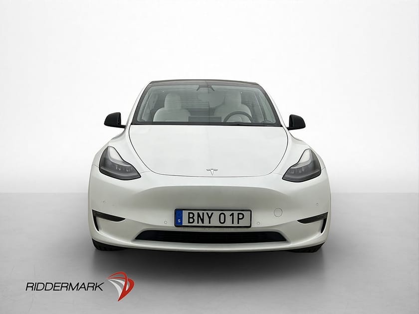 Bild 3 av Tesla Model Y Long Range AWD Dragkrok AP Pano Ljus interiör