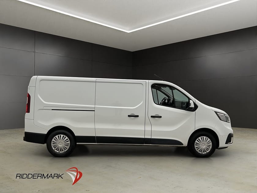 Bild 2 av Renault Trafic Skåpbil L2 Värmare 3-Sits Drag B-Kamera CARPLAY Moms