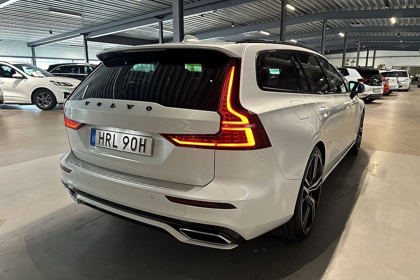 Bild 4 av Volvo V60 B4 R-Design 360-kamera Värmare Panorama Navi Drag Eu6