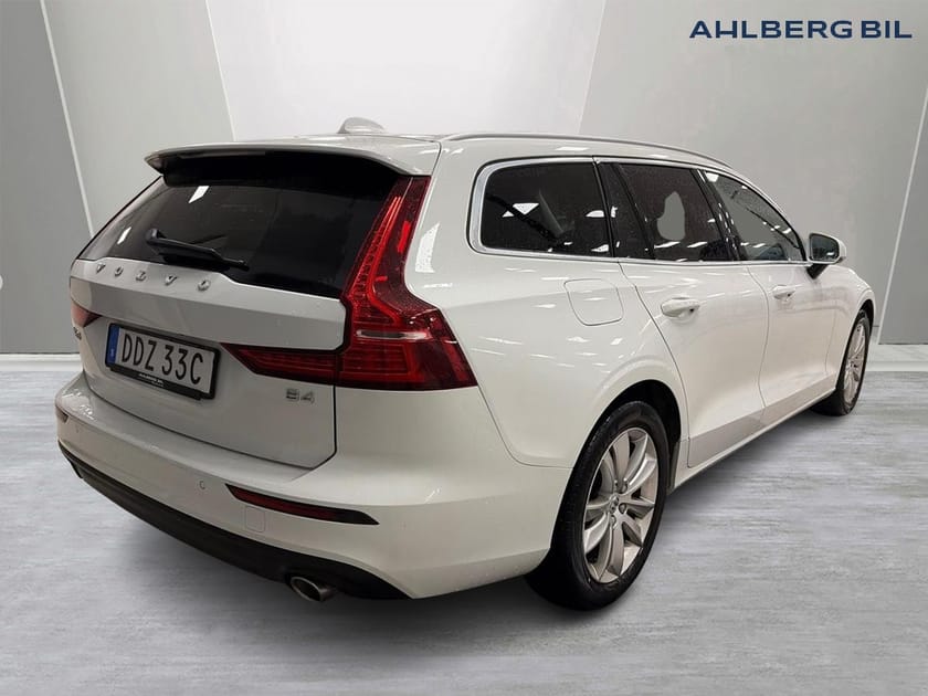 Bild 5 av Volvo V60 B4 Bensin Momentum Advanced Edition, HarmanKardon, Parkeringskamera bak, Navi, Intellisafe Assist, BLIS