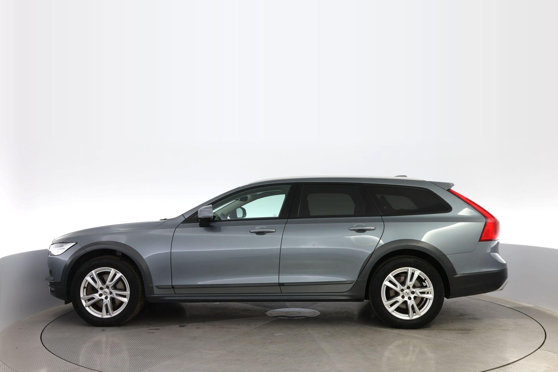Volvo V90 Cross Country 2018, bild 2/10