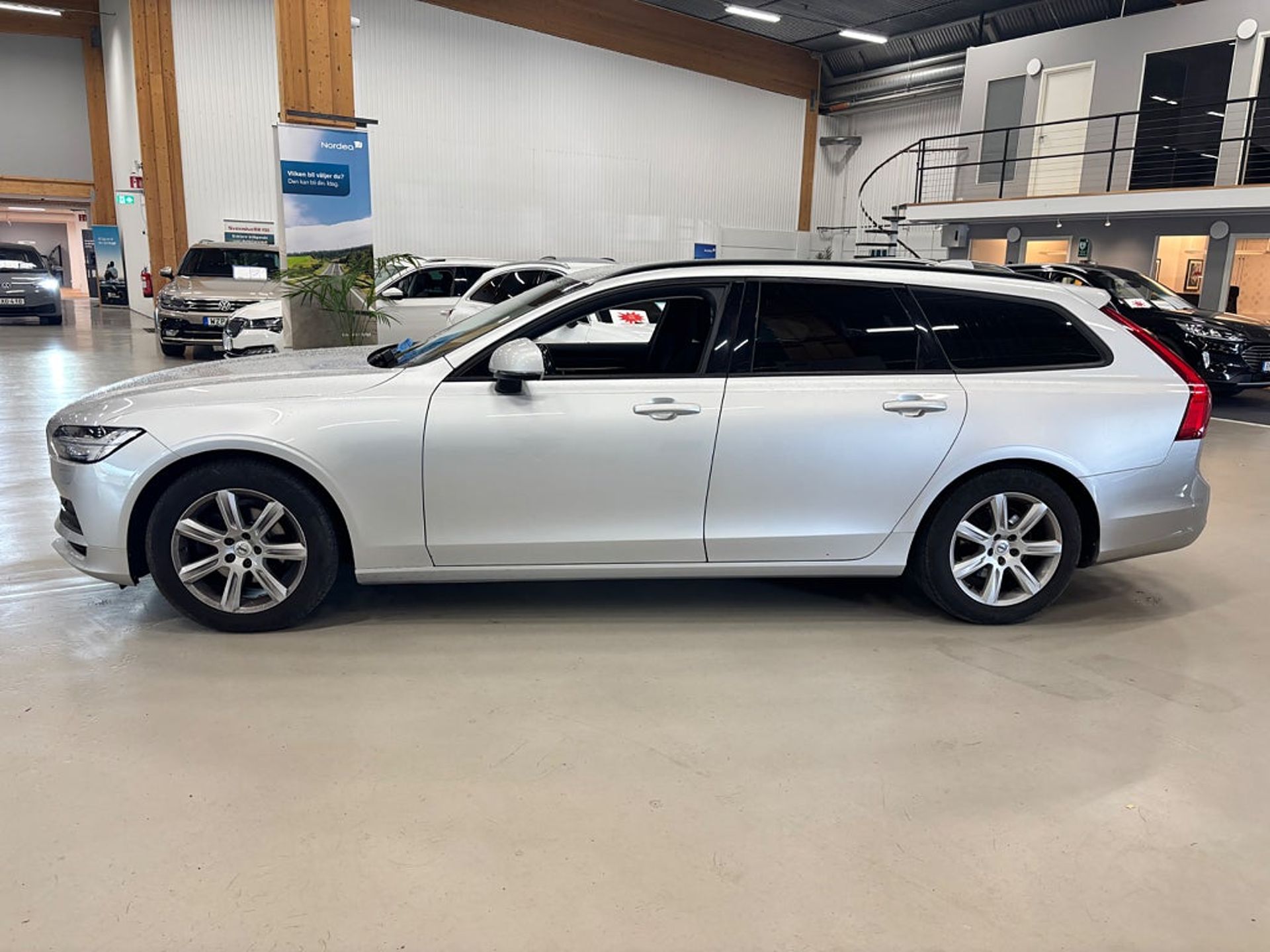 Volvo V90 2018, photo 2/4