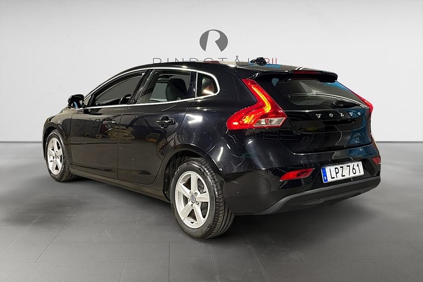 Bild 5 av Volvo V40 D2 115 HK MOMENTUM D-VÄRM BACKKAMERA BT PDC KAMREM BYTT