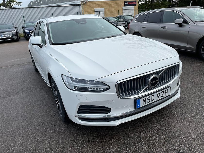 Bild 2 av Volvo V90 T6 Recharge Core Bright plug in AWD 350HK 4x4