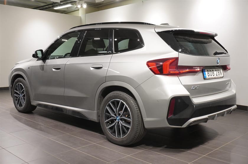 Bild 2 av BMW iX1 xDrive30 M Sport H K Elstol Kamera Drag