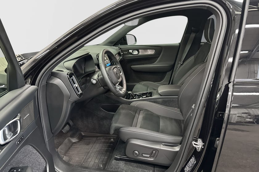 Bild 4 av Volvo EX40 Twin Motor Performance M Ultra Black Edt