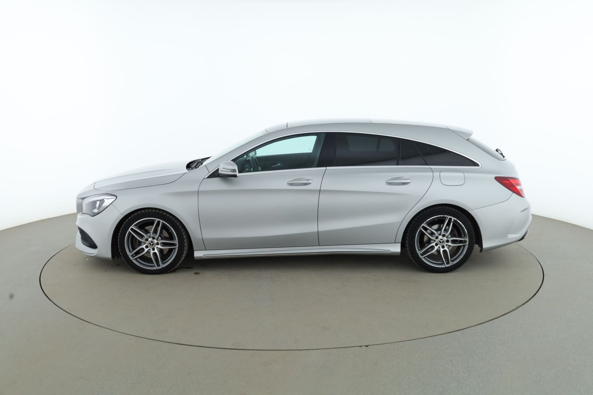 Mercedes-Benz CLA 220 d Shooting Brake 2018, bild 2/39