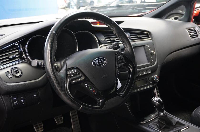 Bild 2 av Kia cee'd_sw 1.6 CRDi GT-Line 136 hk