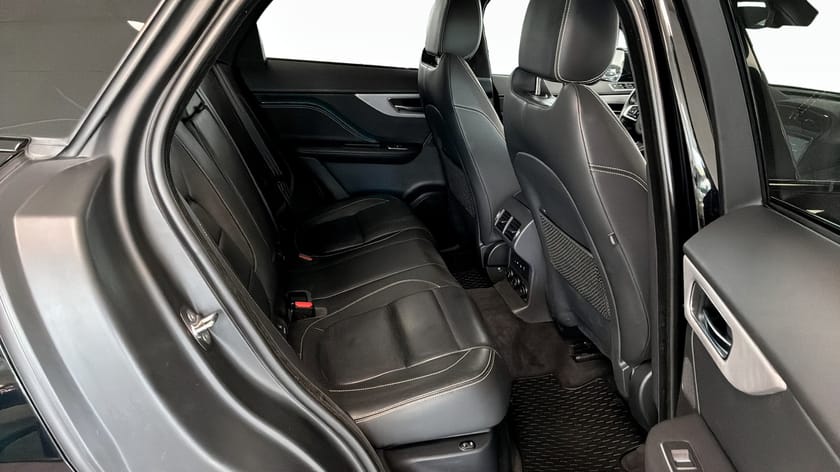 Bild 5 av Jaguar F-Pace 30t AWD R-SPORT 300HK VÄRMARE DRAG KAMERA NAVI