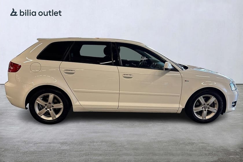 Bild 3 av Audi A3 Sportback 2.0 TDI S Tronic  S-Line/NYSERVAD/Kamrem bytt