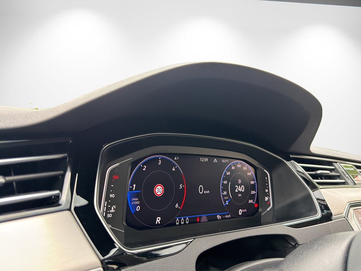 Volkswagen Passat Sportscombi, bild 14 av 17