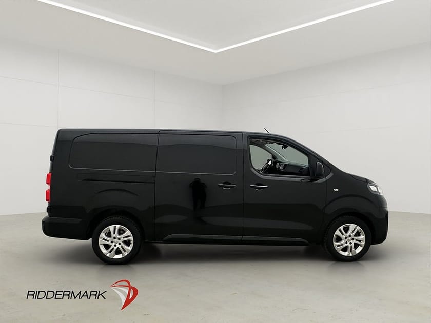 Bild 2 av Opel Vivaro Skåpbil IP L3 177hk Ny-Kamrem Värm Drag Kamera CARPLAY Moms