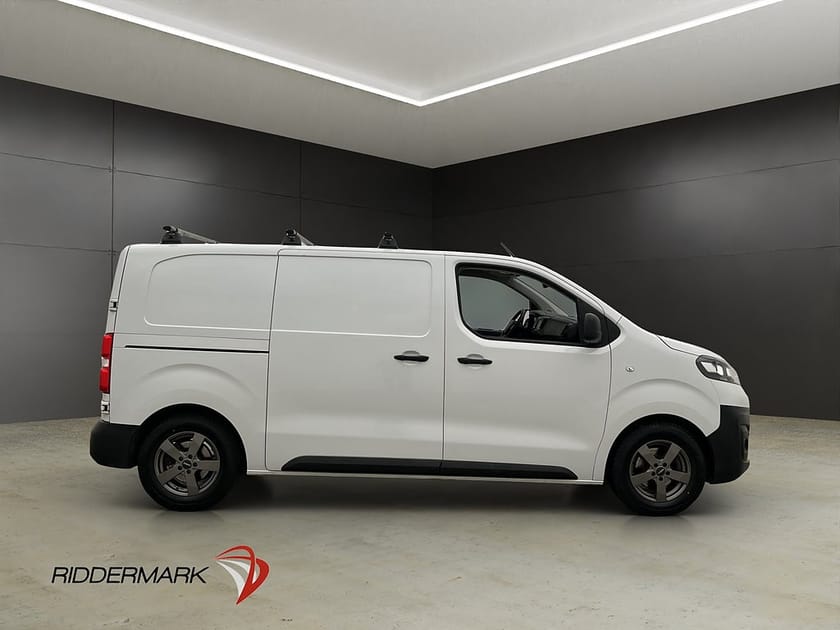 Bild 2 av Opel Vivaro Skåpbil 2.0HDI Värm Drag B-Kamera V-Inredd CARPLAY Moms