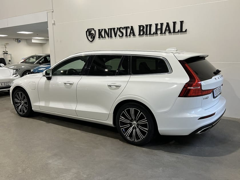Bild 2 av Volvo V60 Recharge T6 AWD Inscription Exp Moms Värmare Drag 340hk