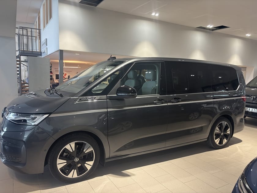 Bild 2 av Volkswagen Multivan eHybrid 4M STYLE HJULBAS: 3124 MM LÅNGT ÖVERHÄNG MOT