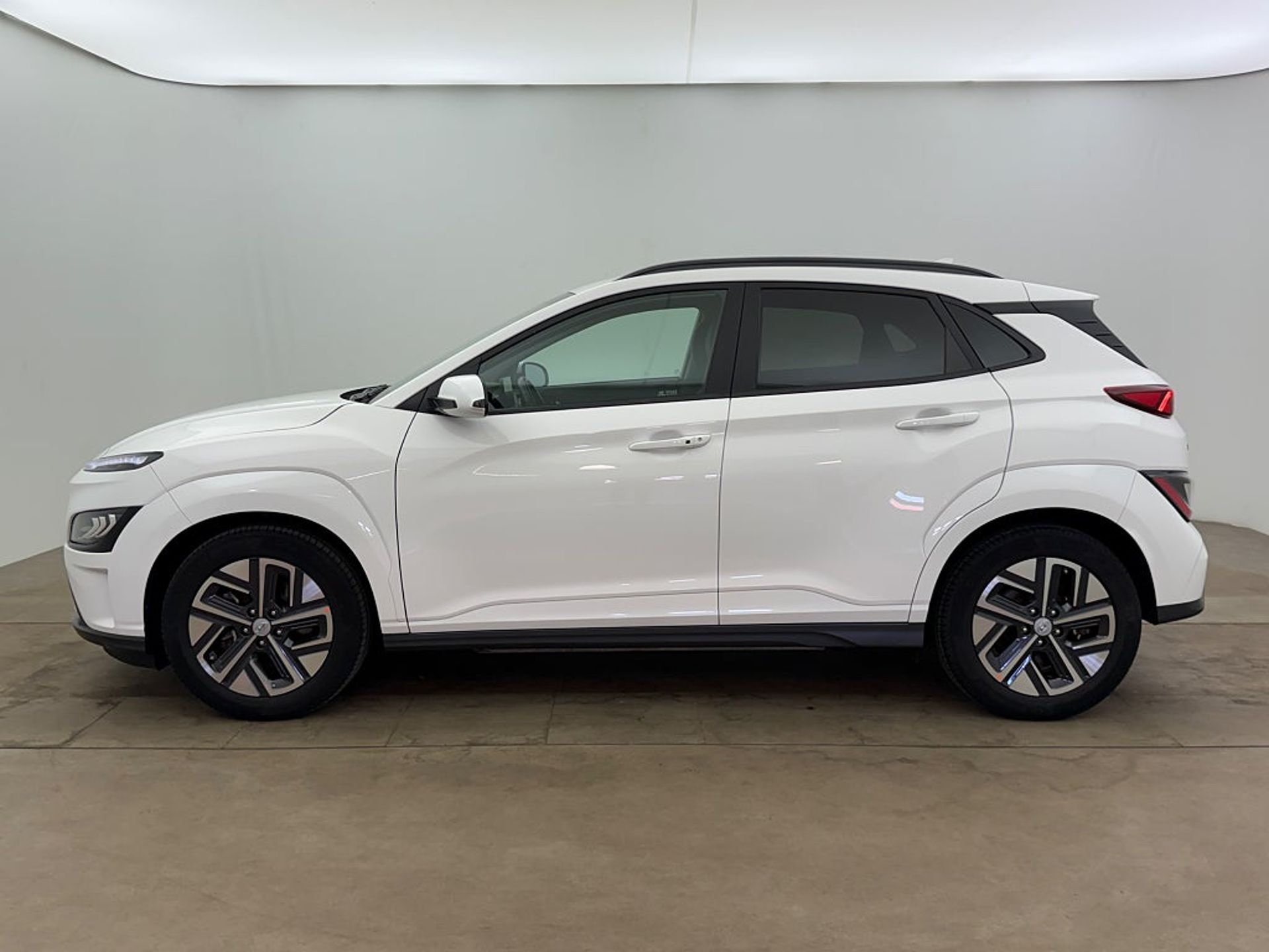 Hyundai Kona 64 kWh Essential 204hk 2022, bild 3/26
