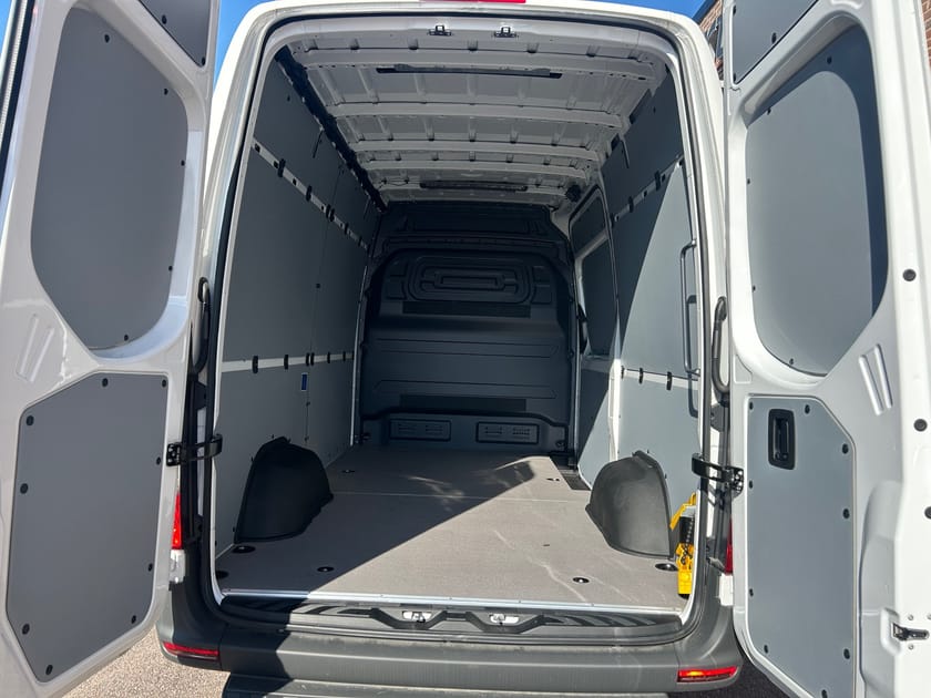 Bild 5 av Mercedes-Benz eSprinter 414 81 kWh