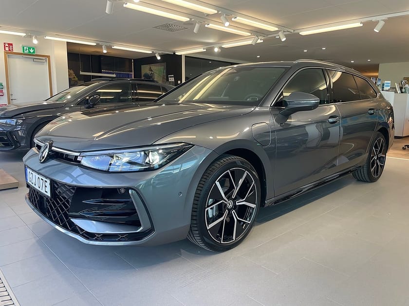 Bild 1 av Volkswagen Passat Variant eHybrid 272hk R-Line Privatleasing fr 4995kr tom 31/5