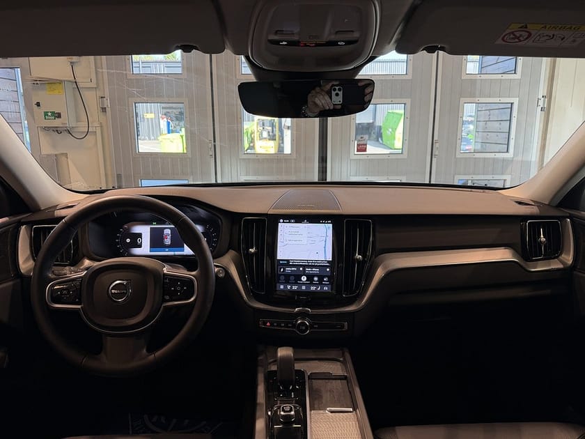 Bild 5 av Volvo XC60 B4 AWD Mildhybrid Plus Dark H/K Drag Blis Skinn SE SPEC