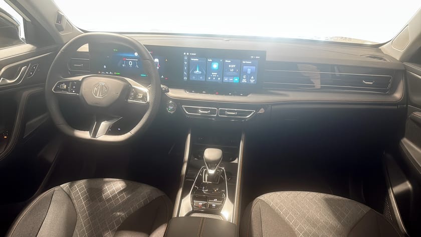 Bild 4 av MG HS PHEV COM 1.5T AT (BLACK)
