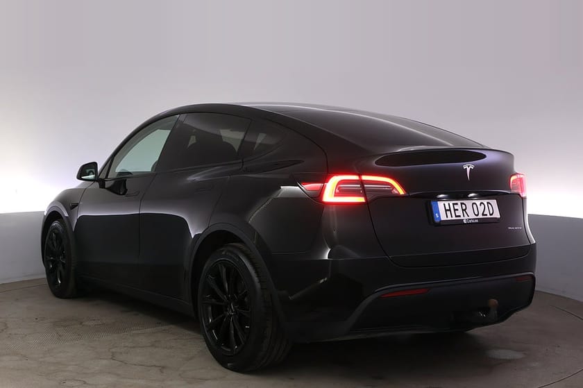 Bild 4 av Tesla Model Y Long Range AWD Autopilot Pano Drag