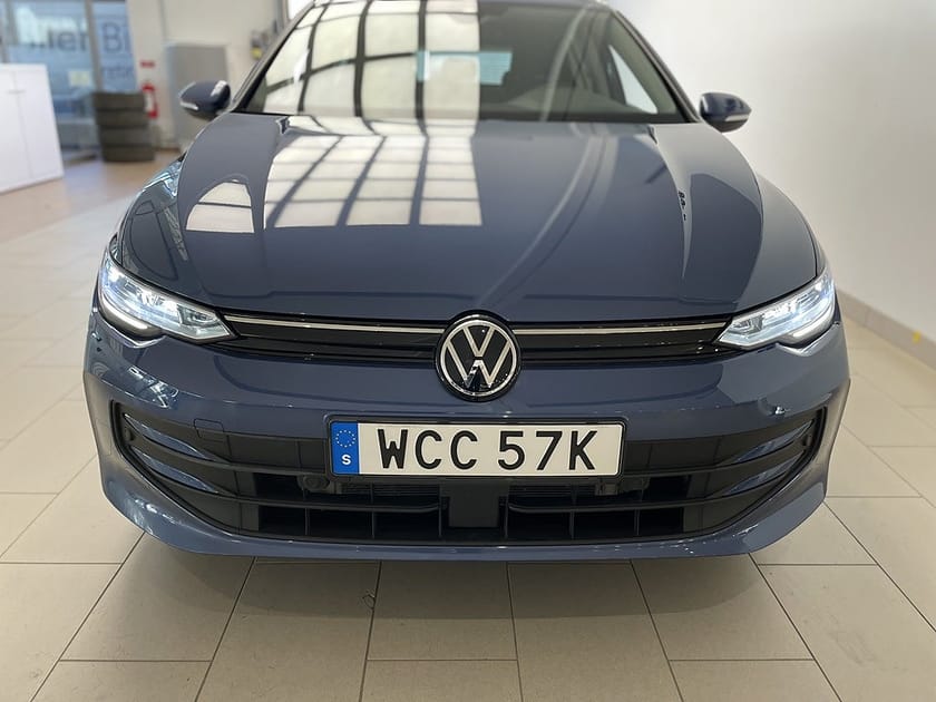 Bild 2 av Volkswagen Golf LIFE 1.5 eTSI 150 HK  DSG|Värmare|B-Kamera