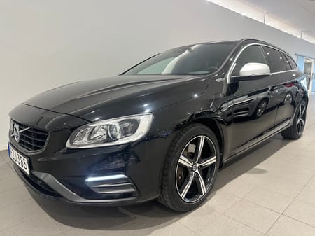 Volvo V60 D5 AWD Twin Engine Classic R-Design / Navigation / Sensorer Bak/Fram / Dragkrok /