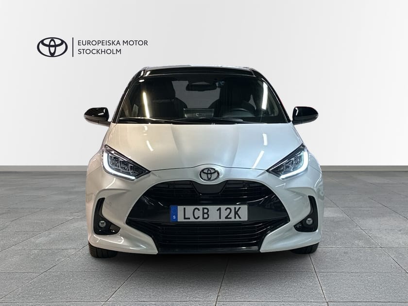 Bild 5 av Toyota Yaris Hybrid 130 1,5 HSD PREMIERE EDITION BI-TONE / HUD/JBL/V-Hjul