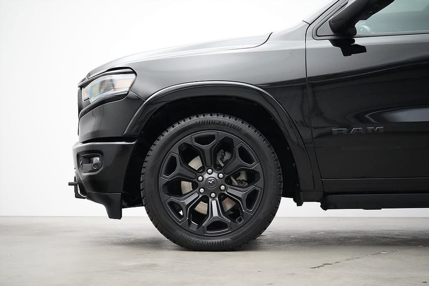 Bild 2 av RAM 1500 Crew Cab 5.7 V8 HEMI 4x4 / Limited Night Ed. / MOMS