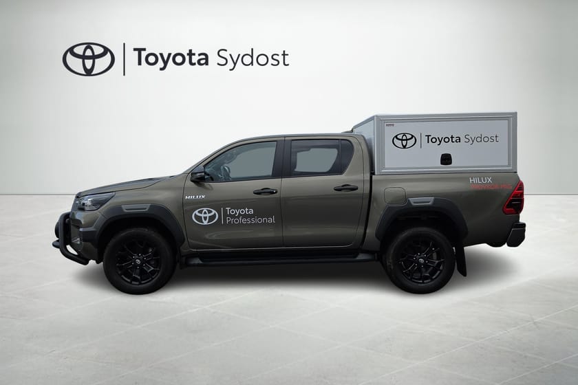 Bild 3 av Toyota Hilux Dubbelhytt 2,8 MHEV D-Cab Invincible (arbetskåpa, båge)