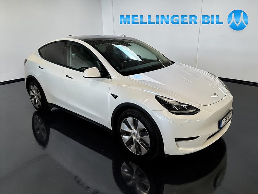 Bild 2 av Tesla Model Y Long Range AWD Panorama Kamera Autopilot Drag