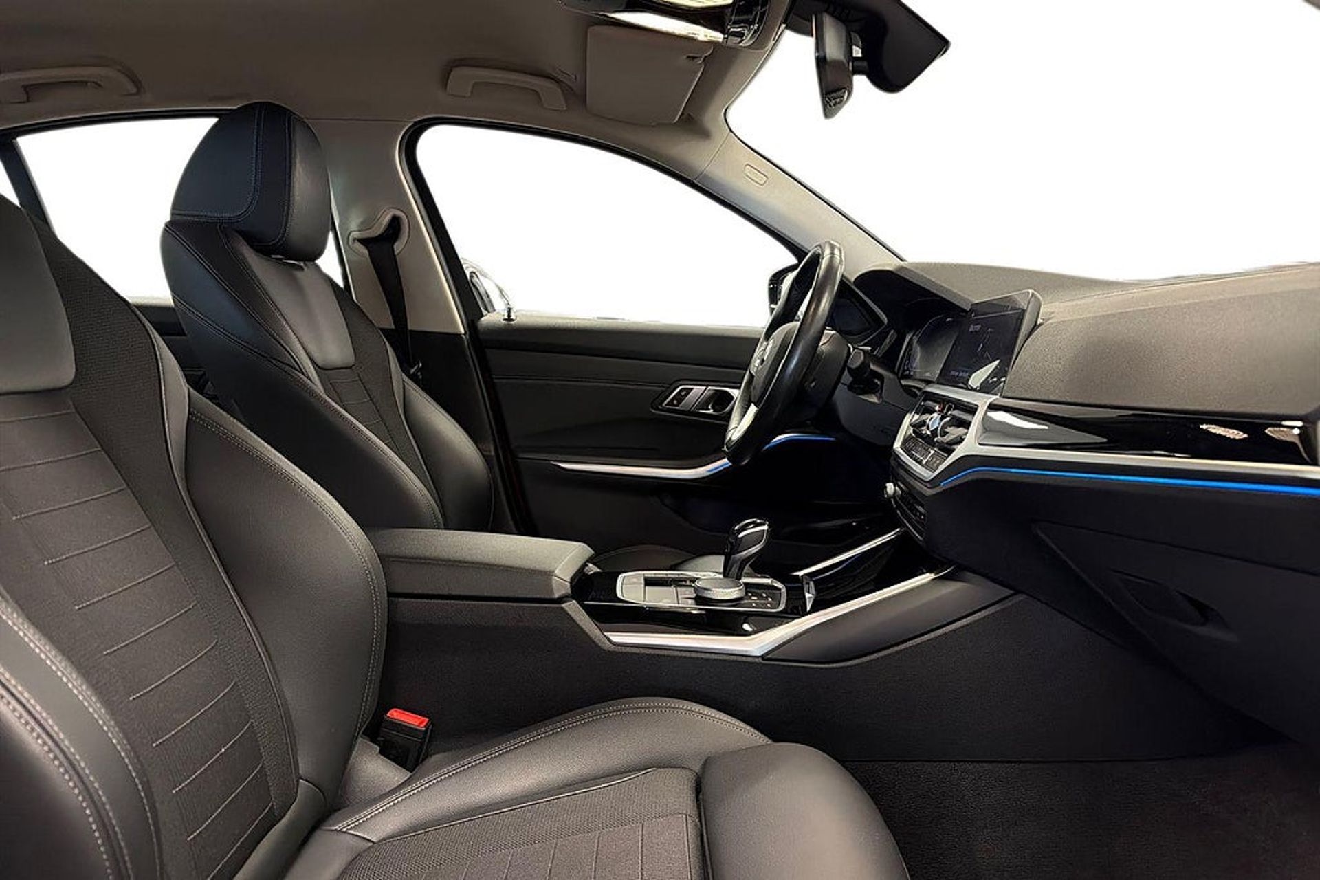 BMW 330 e Sedan Sportline 2020, photo 6/28