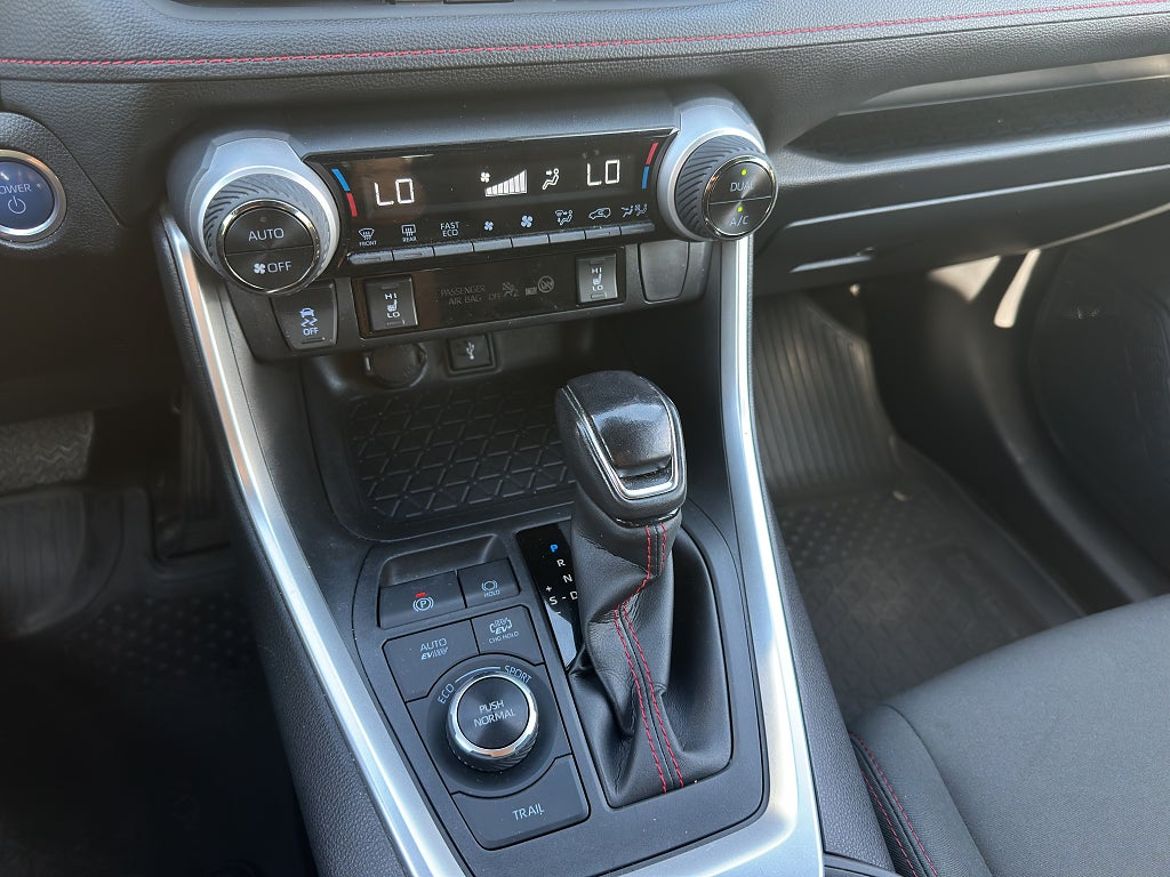Toyota RAV4 Plug-in Hybrid, bild 15 av 22