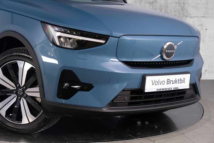 Bilde 3 av Volvo XC40 Recharge Twin motor Plus 408 hk. Varmepumpe/VOC/Krok/Induktiv lader
