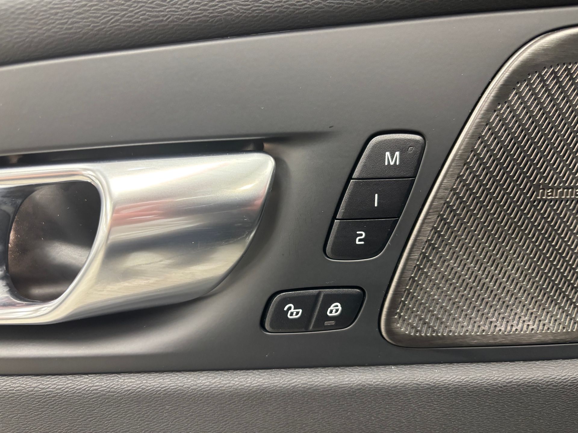 Volvo XC60 T6 Plus Dark Nordic Edition 2025, bild 5/10
