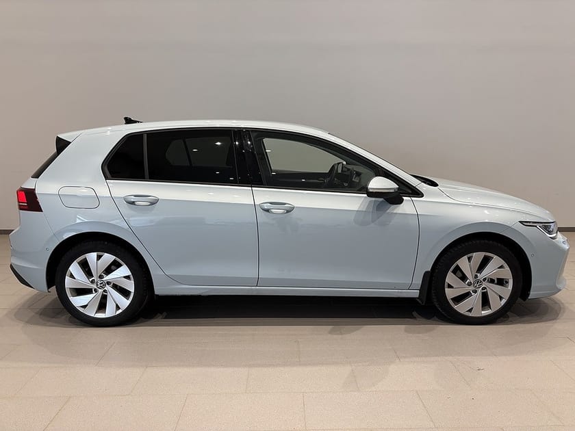 Bild 4 av Volkswagen Golf 1.5 eTSI 150hk, Edition, Backkamera, Värmare