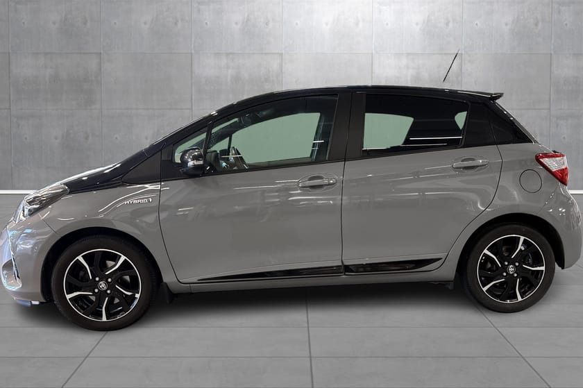 Bilde 2 av Toyota Yaris Hybrid / 2WD / Velholdt