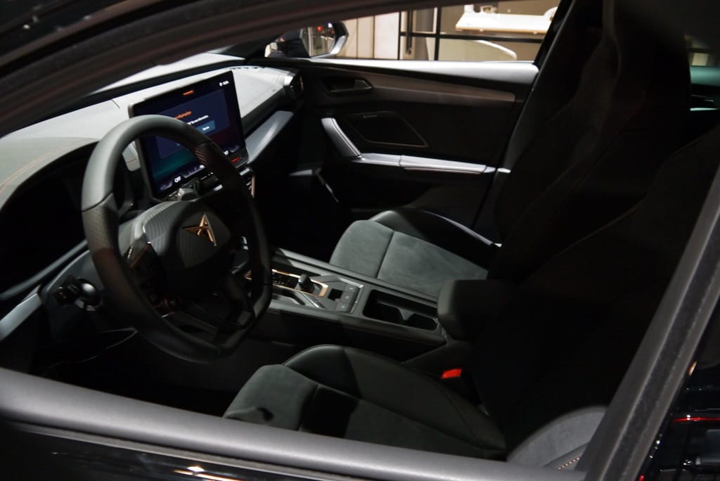 Cupra Leon 1.5 eTSI DSG Sequential, 150hp, 2026