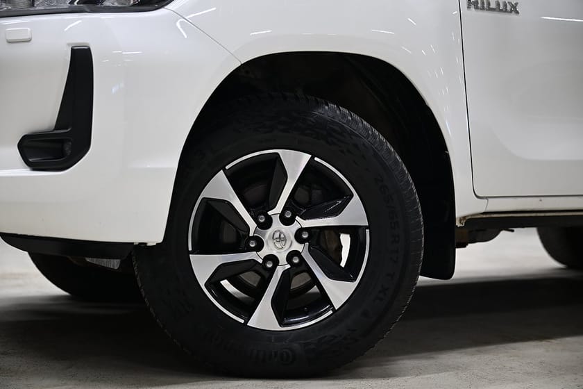 Bild 2 av Toyota Hilux Dubbelhytt 2.4 AWD 150HK Automat|Kåpa|Släde|Drag|Värmare|Leasbar