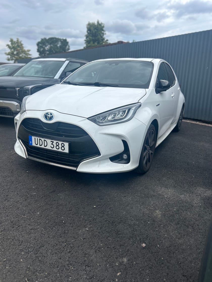 Bild 2 av Toyota Yaris Hybrid 1.5 CVT Style Drag M-värmare