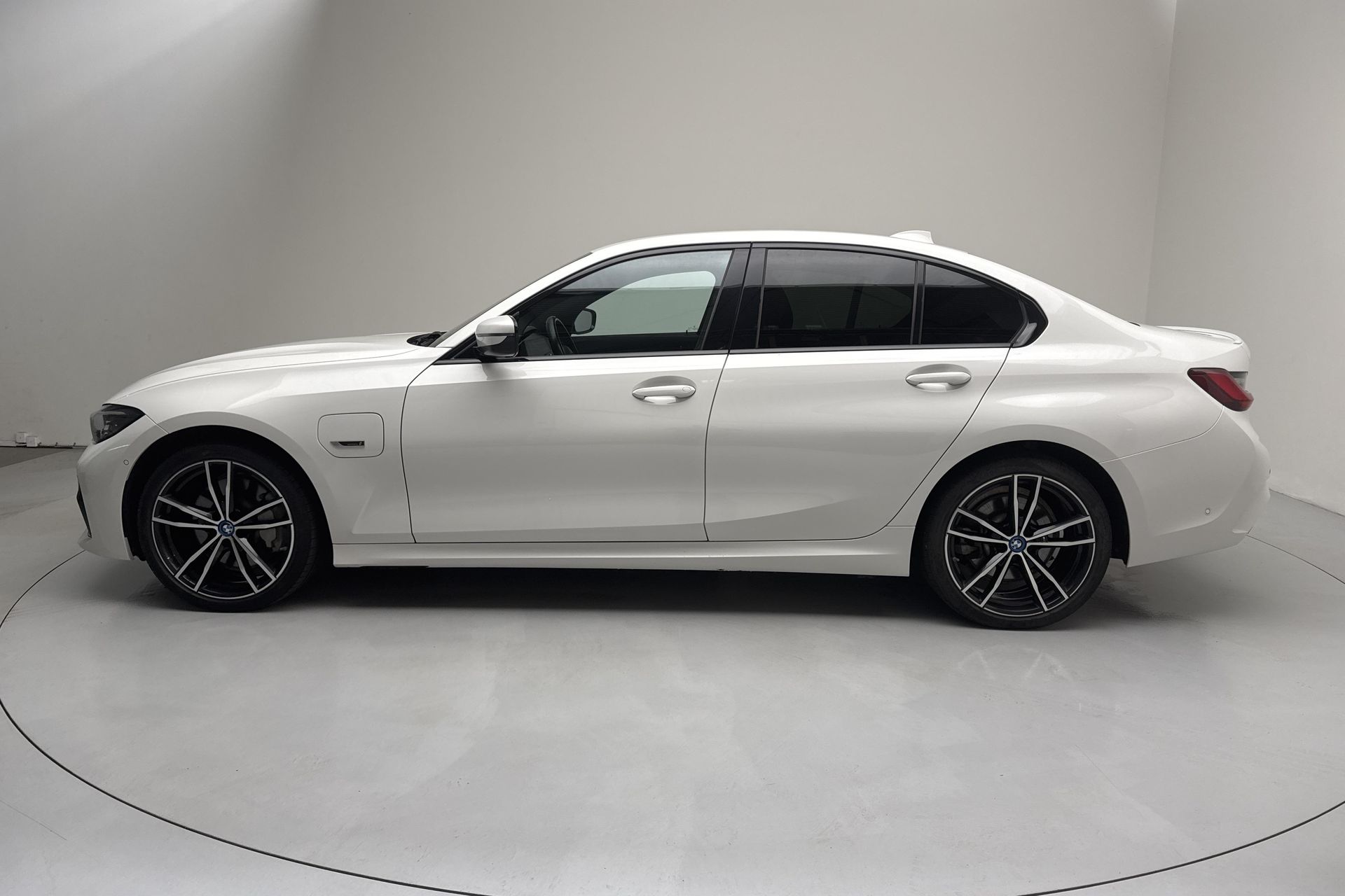 BMW 330 e xDrive Sedan Steptronic 2022, bild 2/10